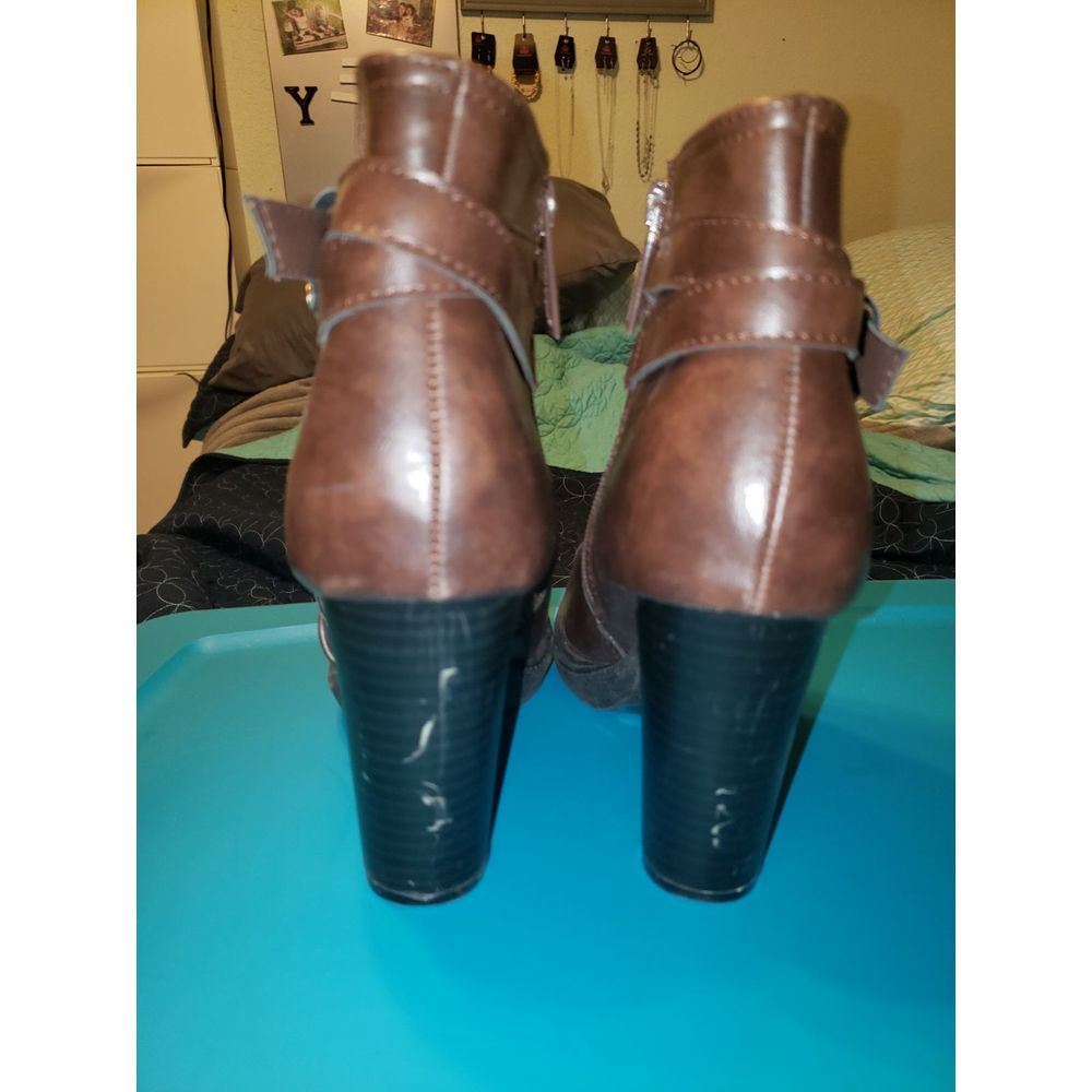 Boots - Picture 4 of 5